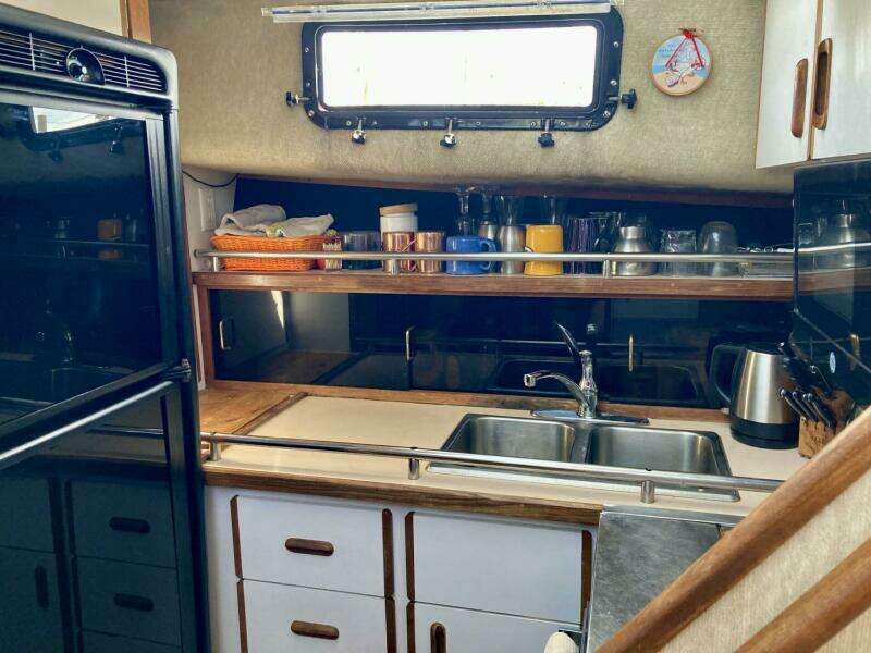 36ft Carver Yacht For Sale