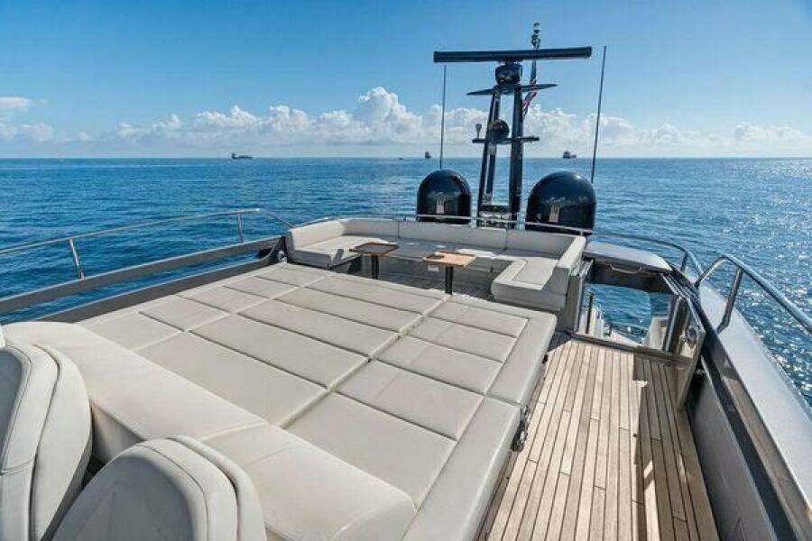 92ft Pershing Yacht For Sale
