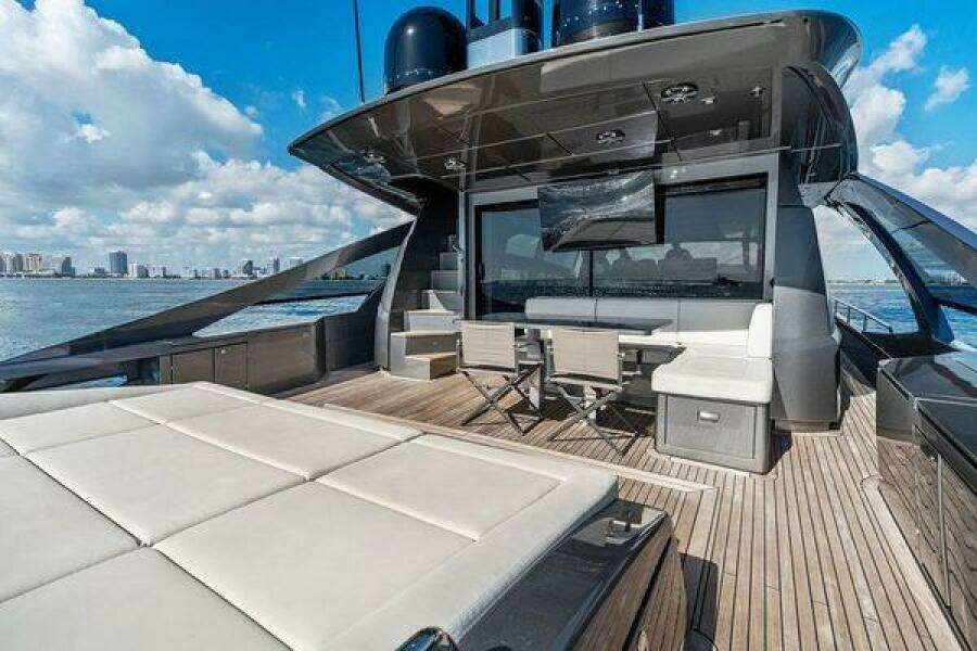 92ft Pershing Yacht For Sale