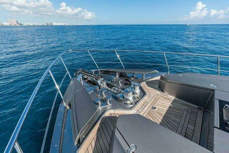 92ft Pershing Yacht For Sale