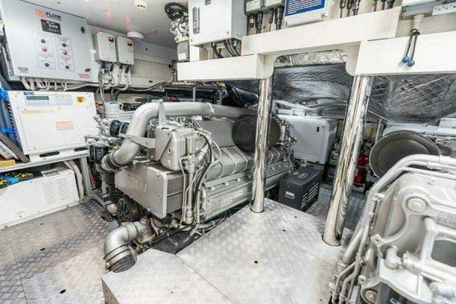 92ft Pershing Yacht For Sale