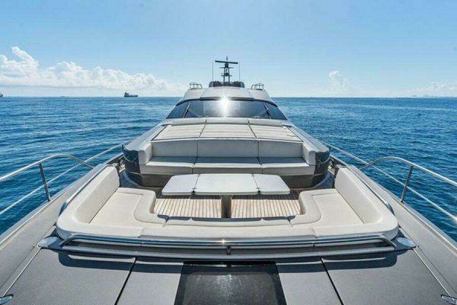 92ft Pershing Yacht For Sale