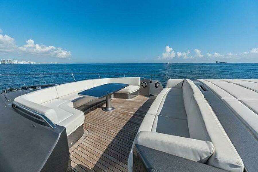 92ft Pershing Yacht For Sale