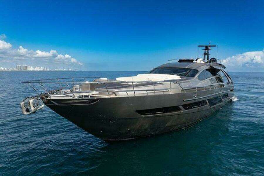 92ft Pershing Yacht For Sale