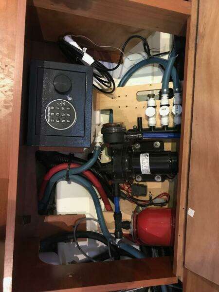 At Last 45ft Beneteau Yacht For Sale