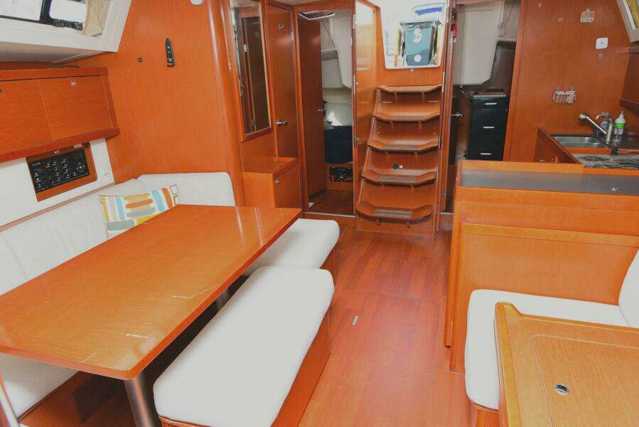 At Last 44ft Beneteau Yacht For Sale