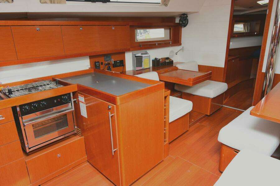 At Last 44ft Beneteau Yacht For Sale