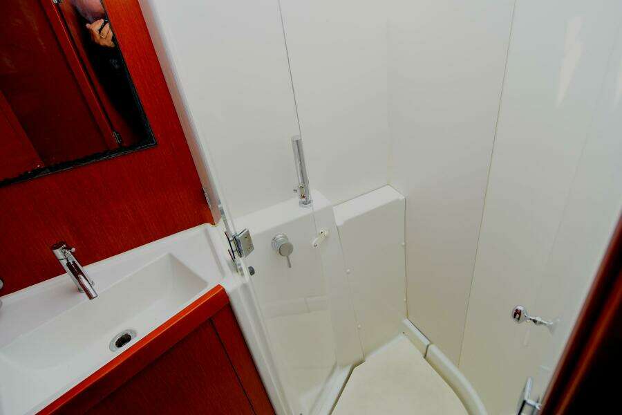 At Last 44ft Beneteau Yacht For Sale