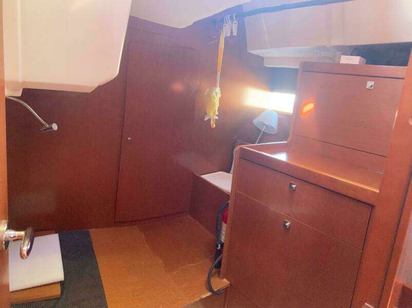 At Last 45ft Beneteau Yacht For Sale