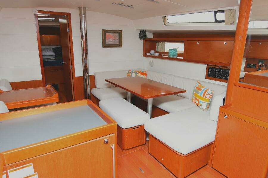 At Last 44ft Beneteau Yacht For Sale