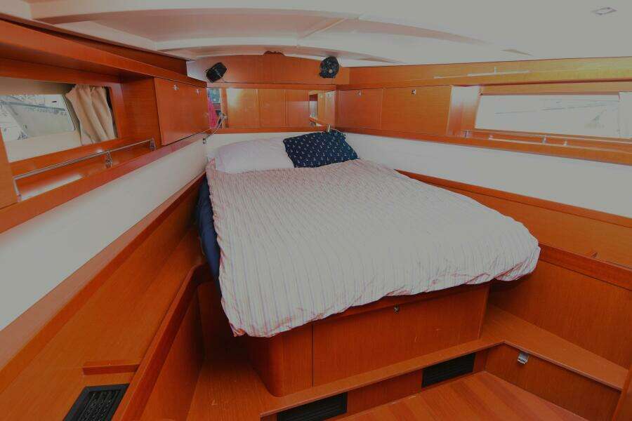 At Last 44ft Beneteau Yacht For Sale