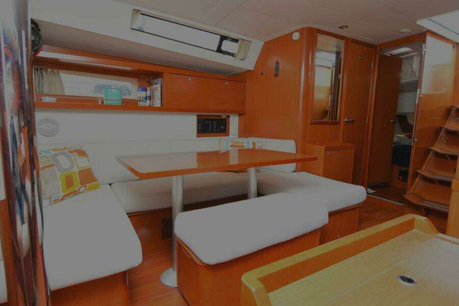 At Last 44ft Beneteau Yacht For Sale