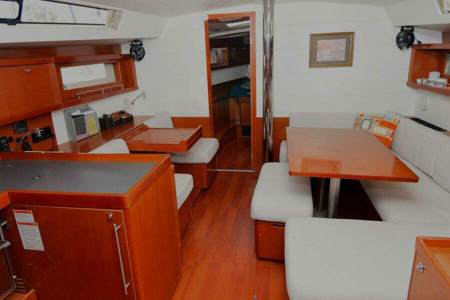 At Last 44ft Beneteau Yacht For Sale