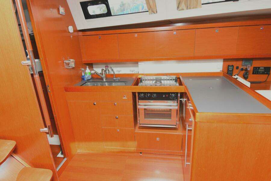 At Last 44ft Beneteau Yacht For Sale