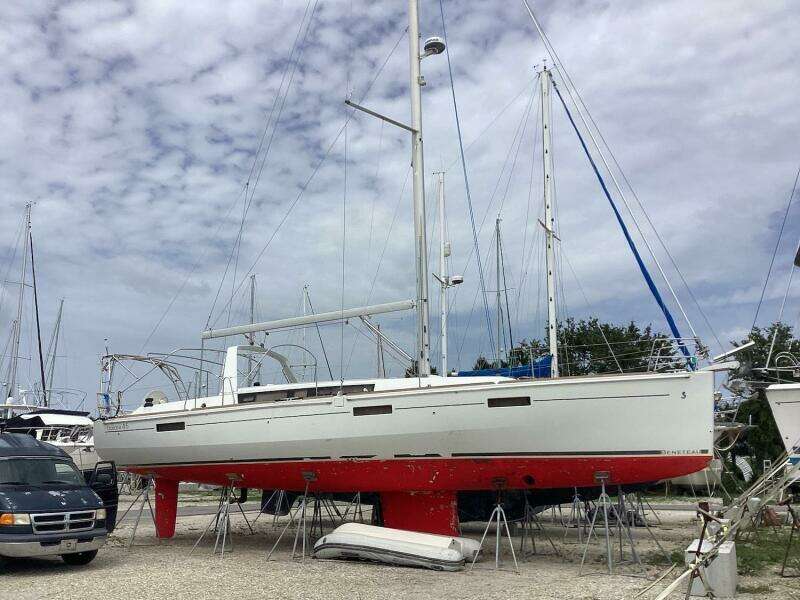 At Last 45ft Beneteau Yacht For Sale