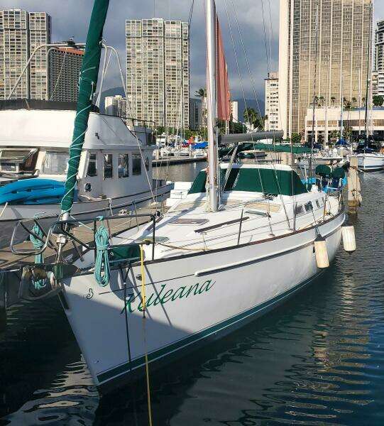 KULEANA 42ft Beneteau Yacht For Sale