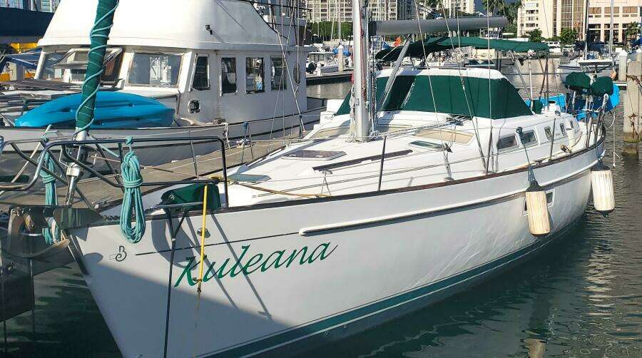 KULEANA 42ft Beneteau Yacht For Sale