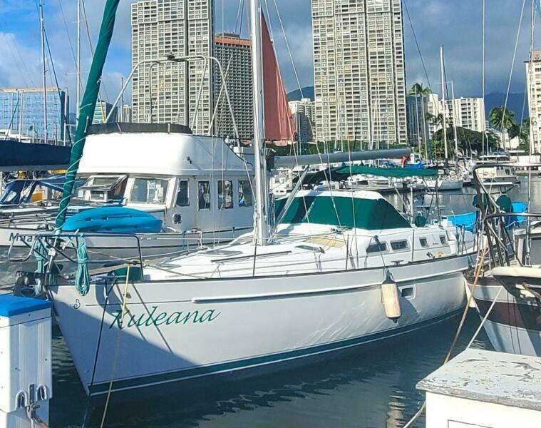 KULEANA 42ft Beneteau Yacht For Sale
