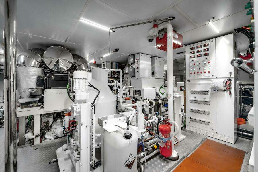 L A U L 130ft Extra Yachts Yacht For Sale