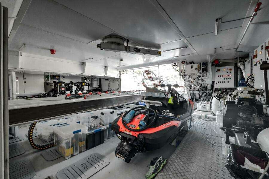 L A U L 130ft Extra Yachts Yacht For Sale