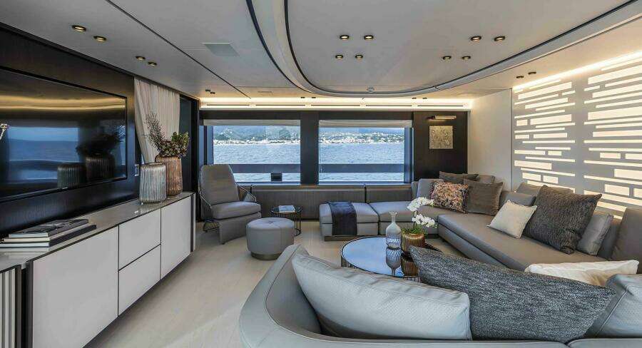 L A U L 129ft Extra Yachts Yacht For Sale