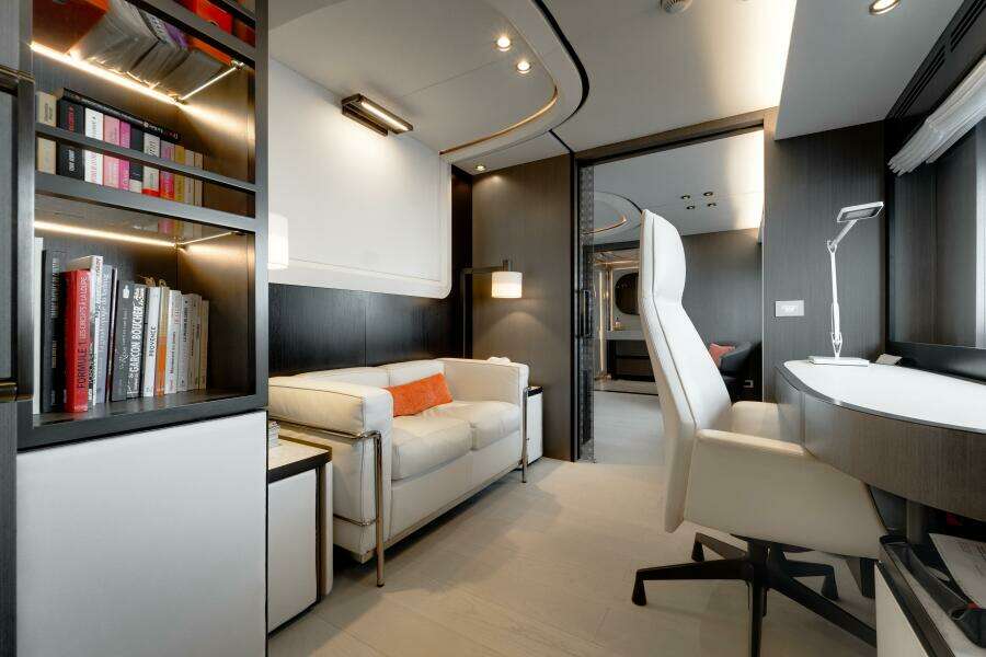 L A U L 130ft Extra Yachts Yacht For Sale