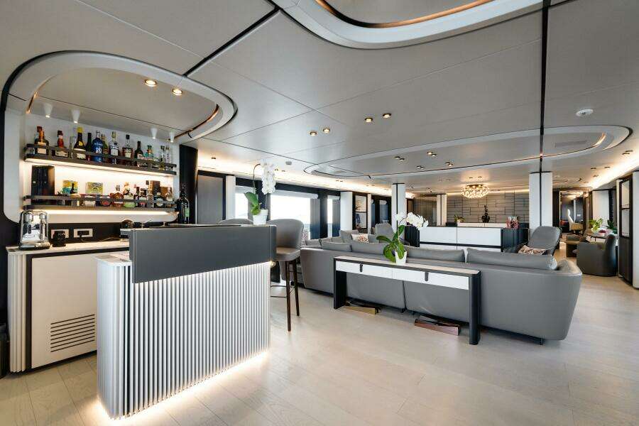 L A U L 130ft Extra Yachts Yacht For Sale
