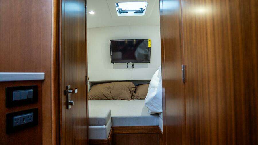 47ft Front Runner Yacht For Sale