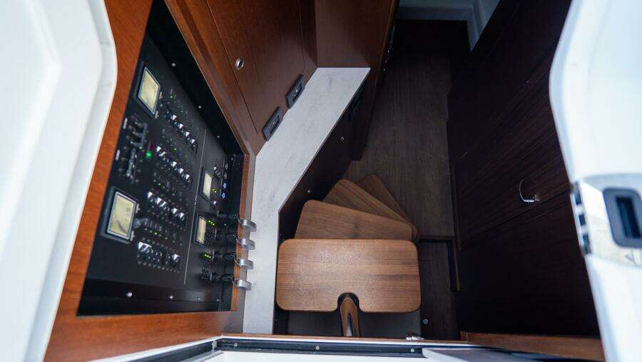 47ft Front Runner Yacht For Sale