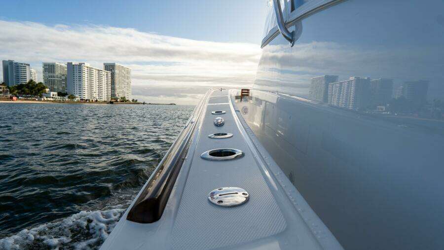 47ft Front Runner Yacht For Sale