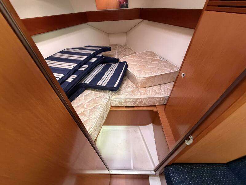 31ft Beneteau Yacht For Sale