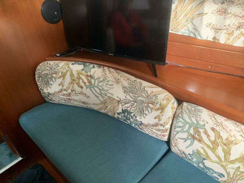 Neptune s Daughter 36ft Beneteau Yacht For Sale