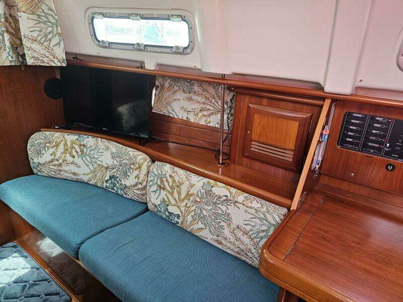 Neptune s Daughter 36ft Beneteau Yacht For Sale