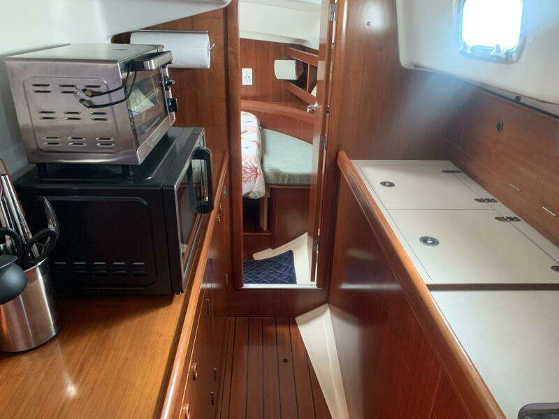 Neptune s Daughter 36ft Beneteau Yacht For Sale