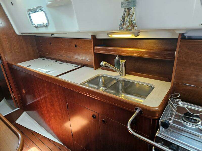 Neptune s Daughter 36ft Beneteau Yacht For Sale