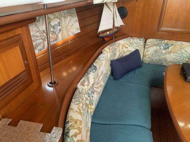 Neptune s Daughter 36ft Beneteau Yacht For Sale