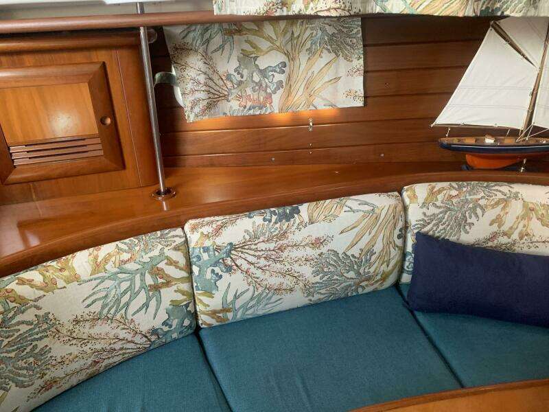 Neptune s Daughter 36ft Beneteau Yacht For Sale