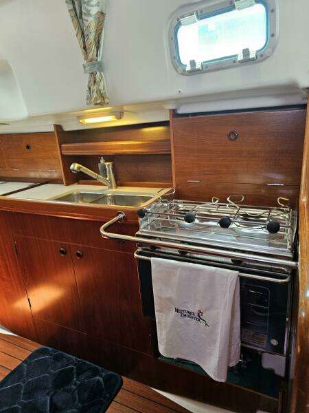 Neptune s Daughter 36ft Beneteau Yacht For Sale