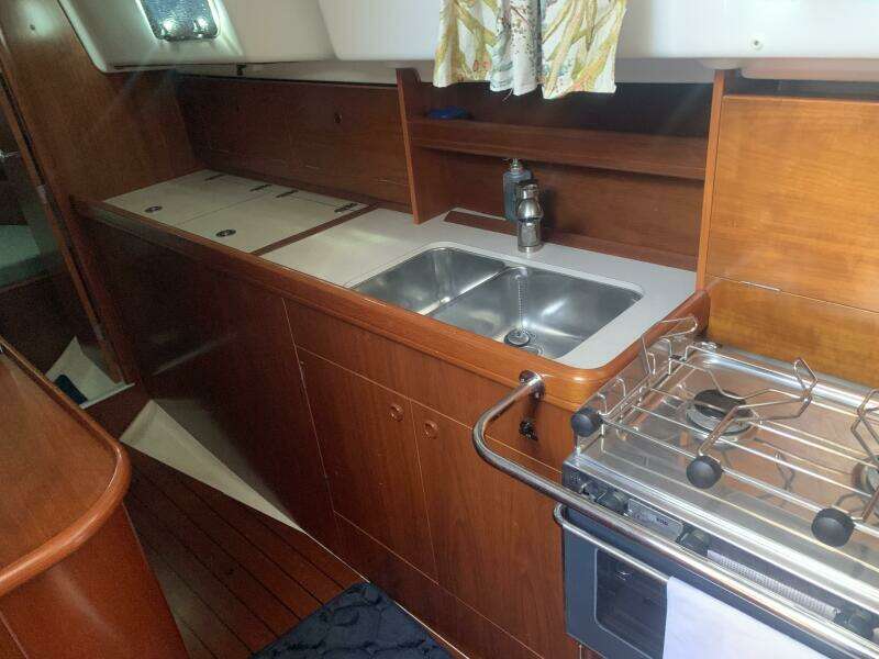 Neptune s Daughter 36ft Beneteau Yacht For Sale