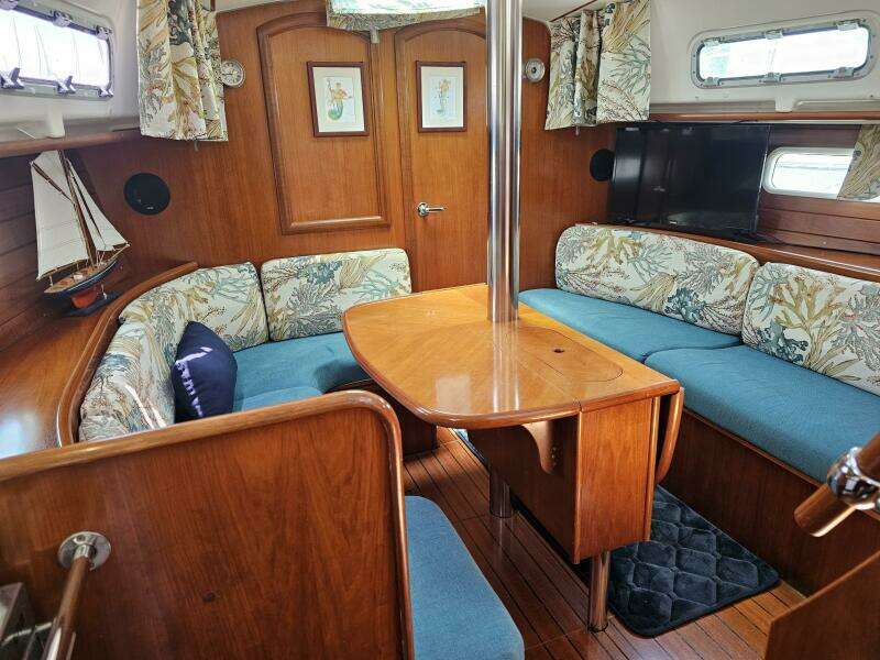 Neptune s Daughter 36ft Beneteau Yacht For Sale