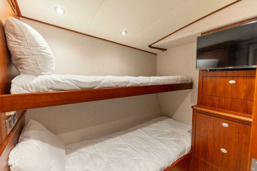 2006 Jim Smith 68 Convertible- STBD Bunks