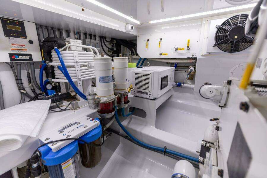 2006 Jim Smith 68 Convertible- Engine Room