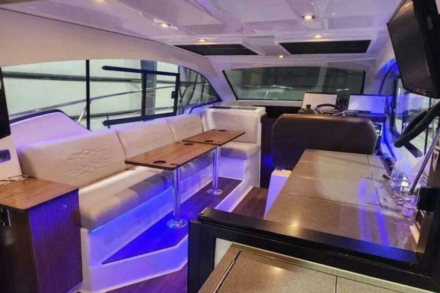 35ft Four Winns Yacht For Sale