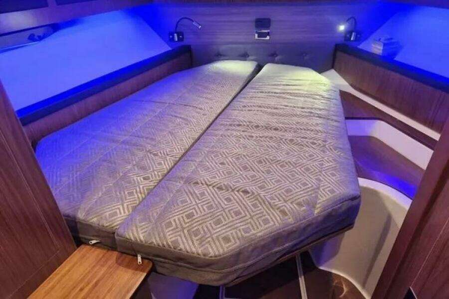 35ft Four Winns Yacht For Sale