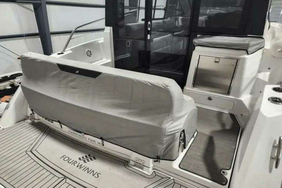 35ft Four Winns Yacht For Sale