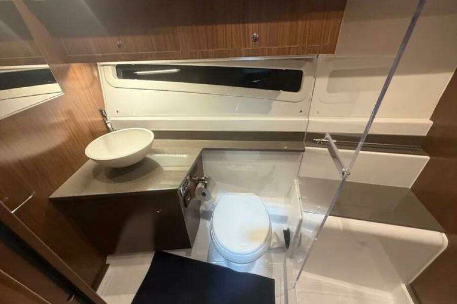 35ft Four Winns Yacht For Sale