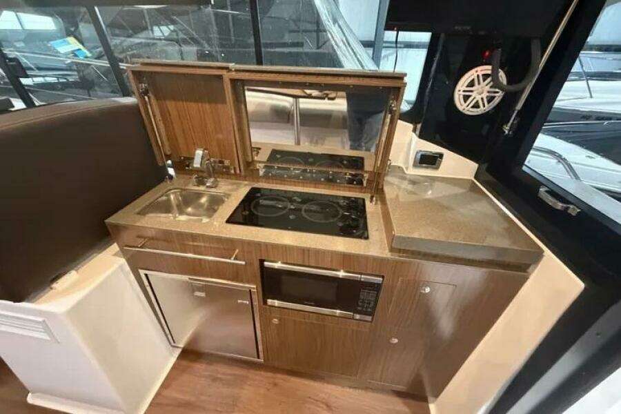 35ft Four Winns Yacht For Sale