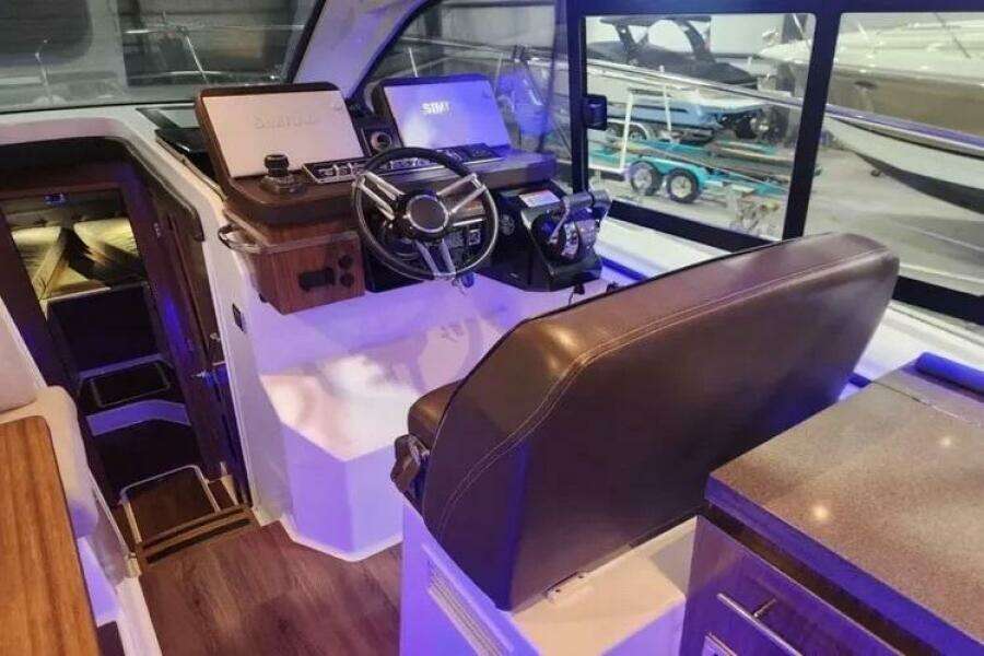 35ft Four Winns Yacht For Sale