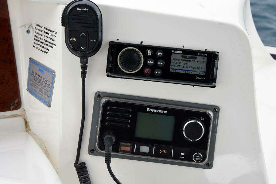 2010 38 Silveron Sedan Bridge - Pura Vida