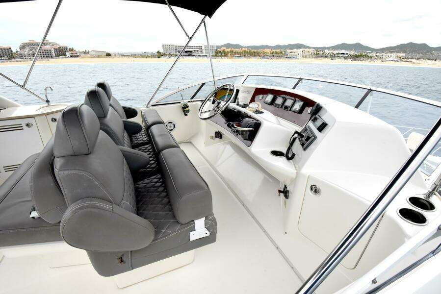 2010 38 Silveron Sedan Bridge - Pura Vida